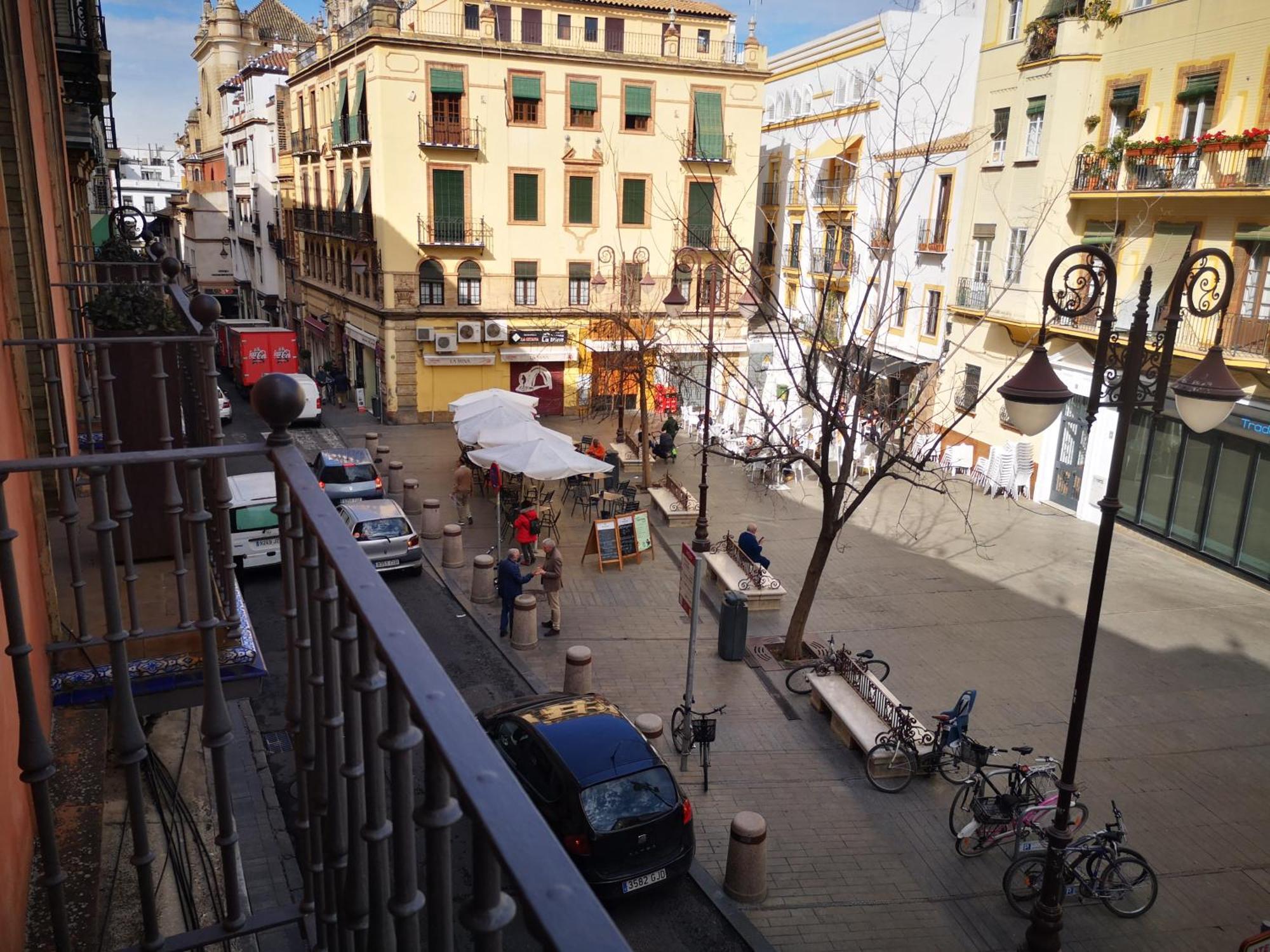 Charming Bright Apartment With Balconies On Cuesta Del Rosario Sevilla Eksteriør billede