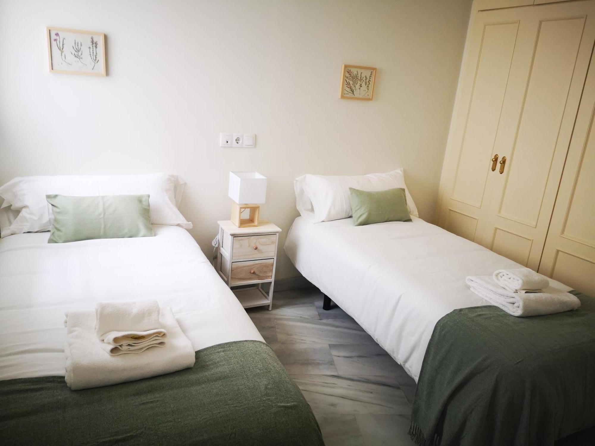 Charming Bright Apartment With Balconies On Cuesta Del Rosario Sevilla Eksteriør billede