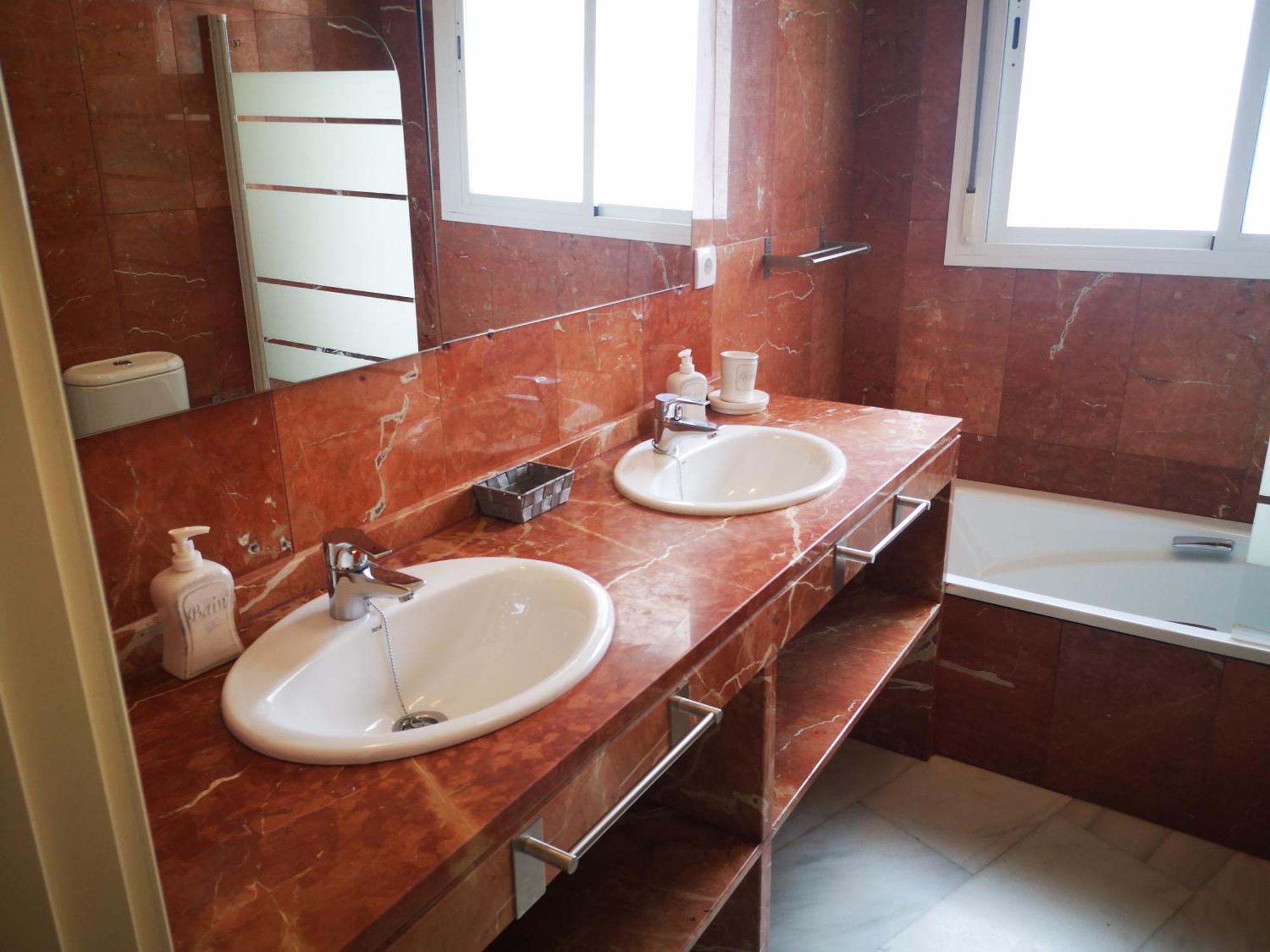 Charming Bright Apartment With Balconies On Cuesta Del Rosario Sevilla Eksteriør billede